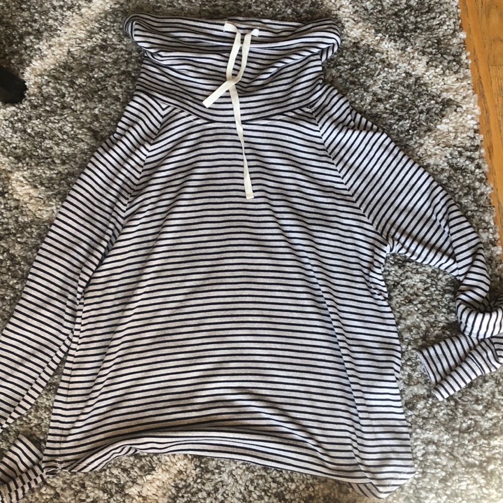 CUTE TURTLE NECK SWEATER